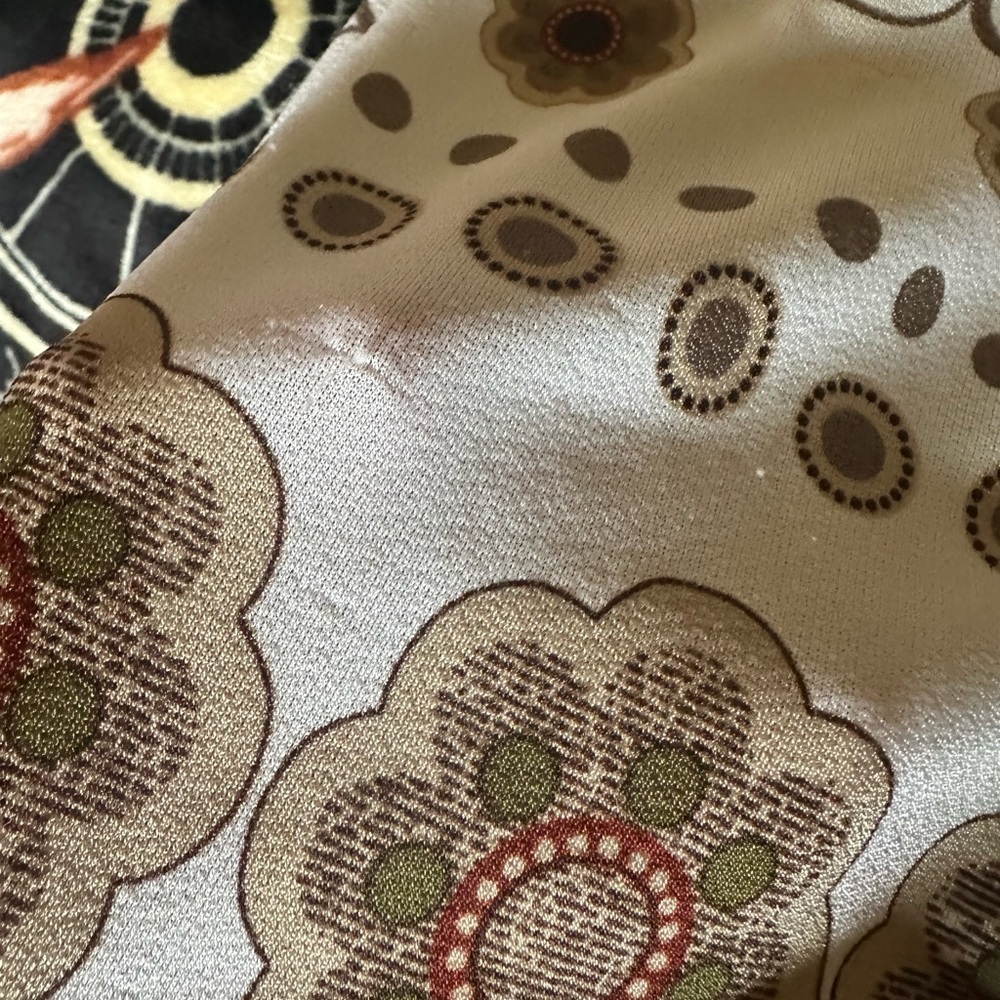 Y2K Brown and cream floral lace top with a V-neck and lace trim - Picture 7 of 7